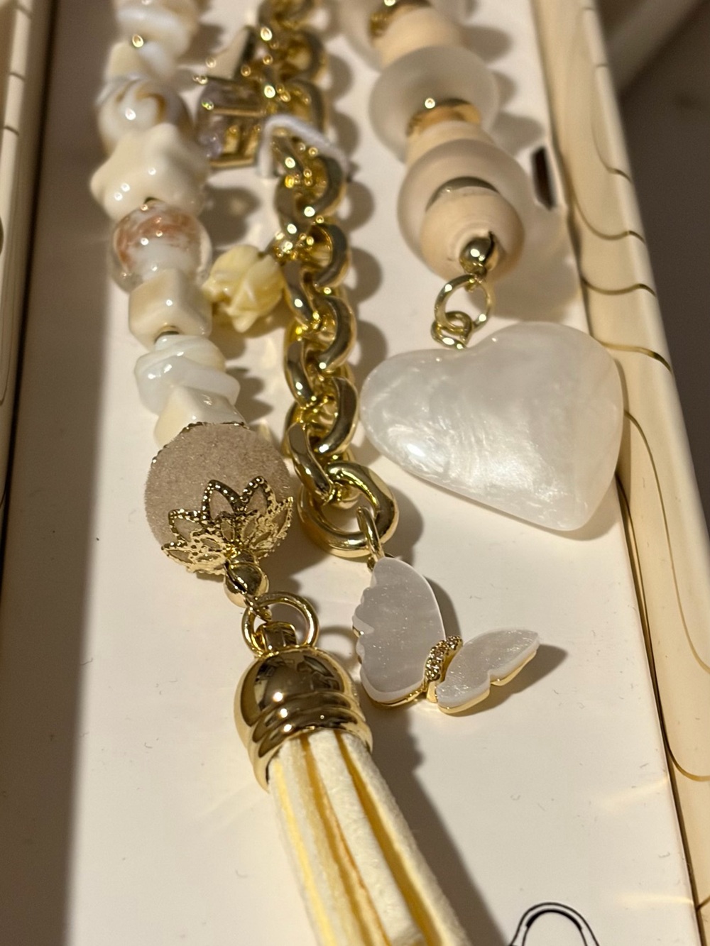 Ivory Heart Bag Charm Set - Layered Bag’s Charms/Keychain by Eye Candy - Picture 3 of 4